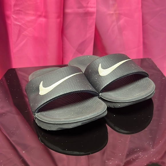 Nike‎ - Picture 1 of 9